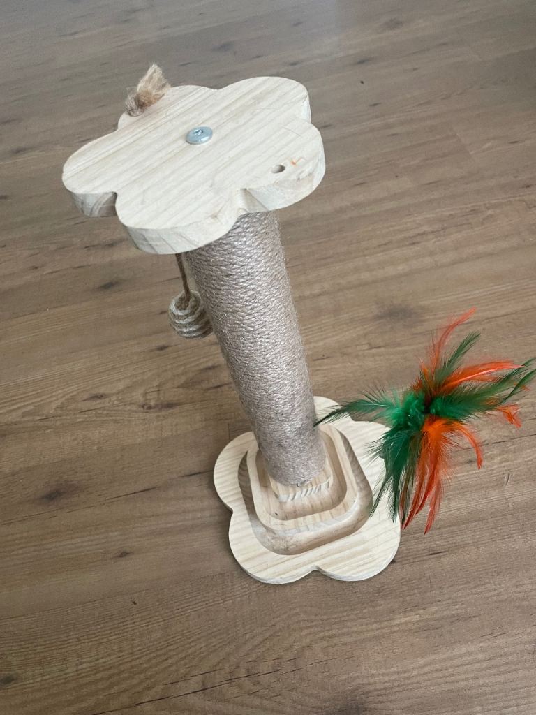 Cat scratching post 