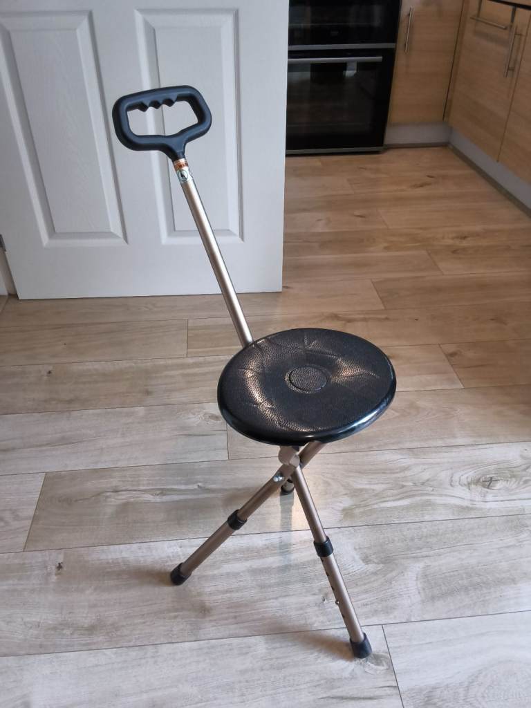 Folding walking stick with seat 
