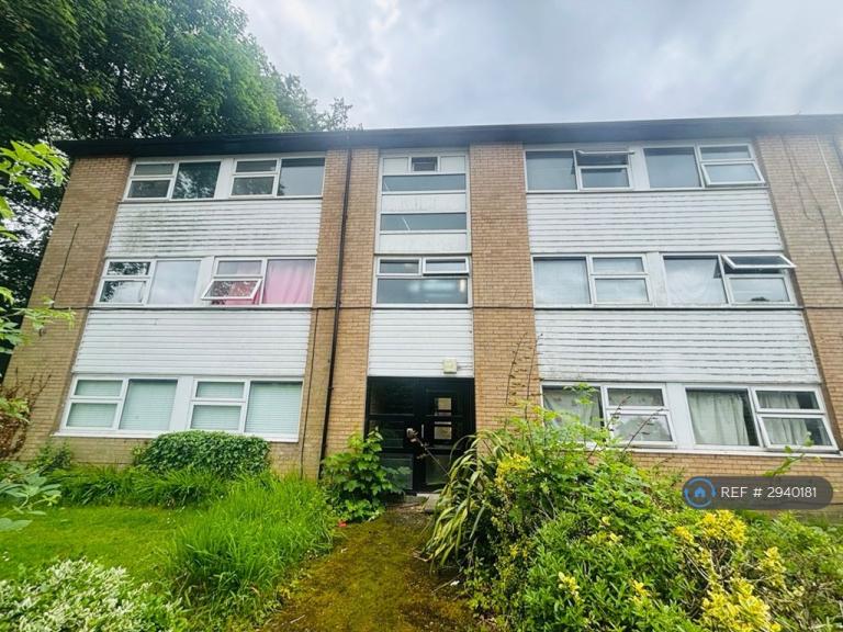 2 bedroom flat in Sedgley Park Road, Manchester, M25 (2 bed) (#2940181)