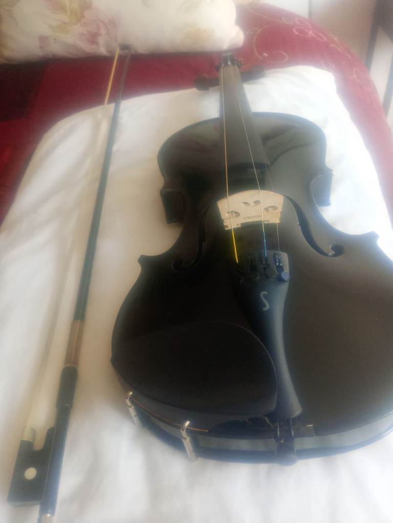 Black Violin with Bow – Good Condition