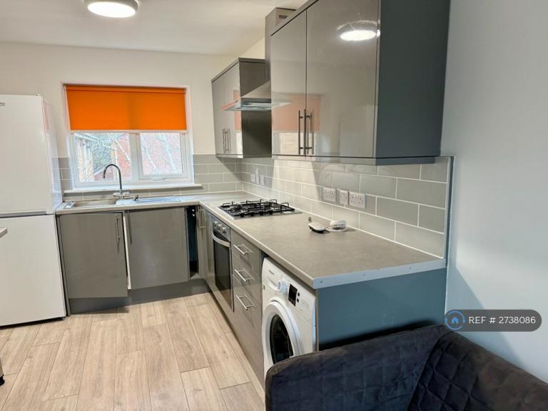 2 bedroom flat in Syon Park Close, Nottingham, NG2 (2 bed) (#2738086)