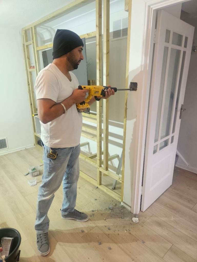 £39 / HANDYMAN / FLAT PACK / TV BRACKET WALL MOUNTING / CARPENTER / IKEA MEDIA WALL