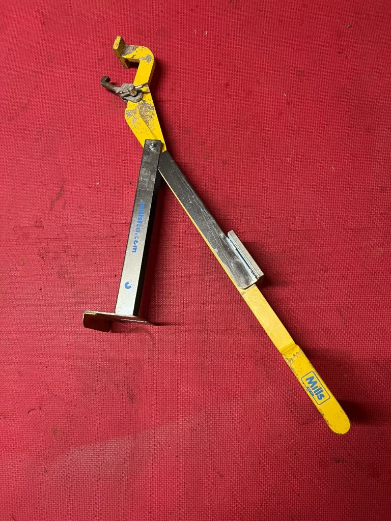 Mills Key Joint Box No.5 Pit Lifter with Magnetic Arms . Manhole cover lifter