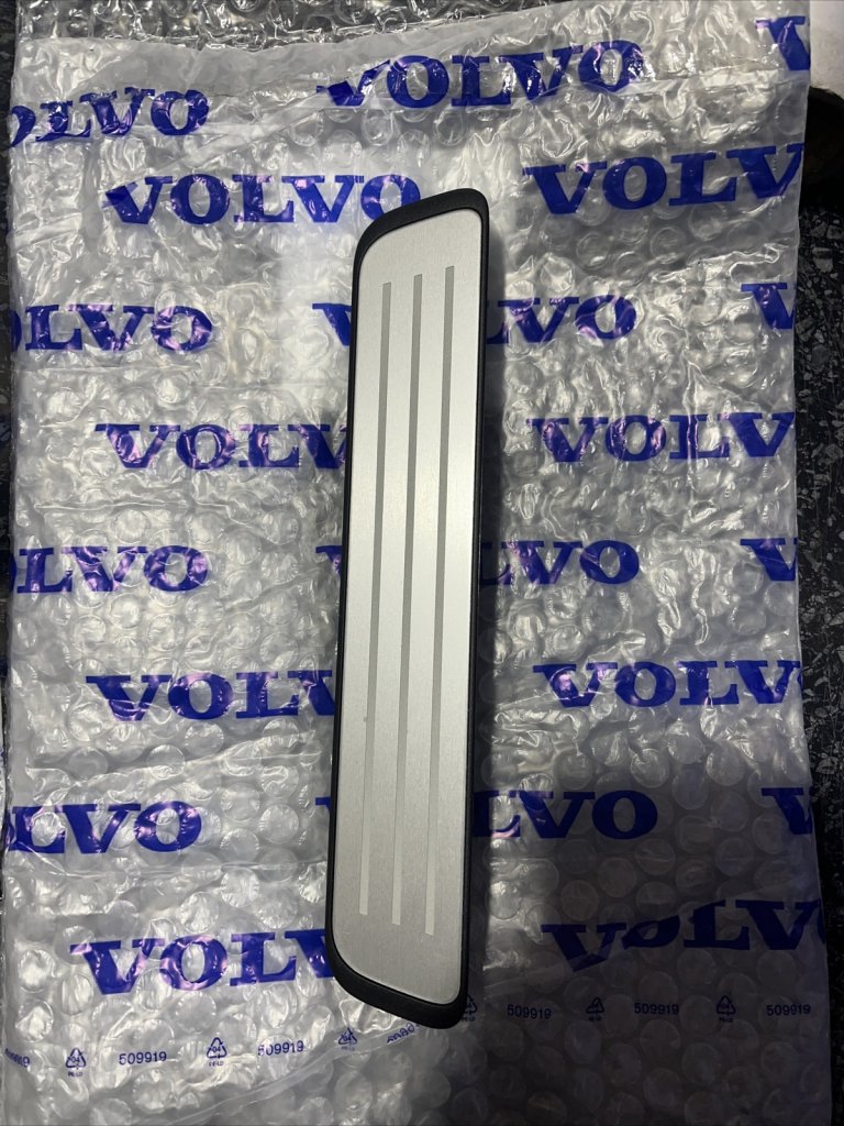 GENUINE VOLVO MK2 XC90 REAR SILL PLATES x2 - 31659819