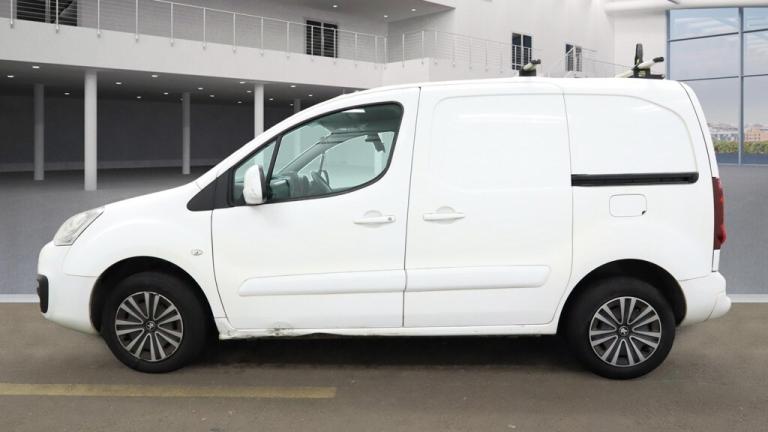 2018 Peugeot Partner 850 1.6 BlueHDi Professional - NO VAT TO PAY - SAT NAV - LOW MILES  PANEL VA...