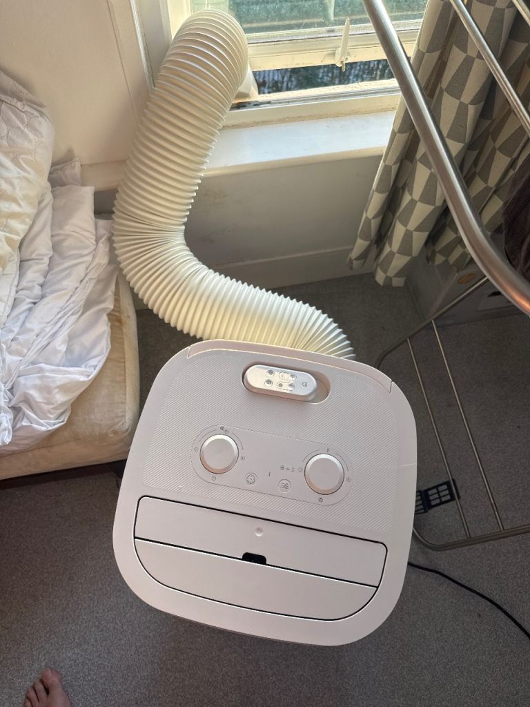 PORTABLE AIR CONDITIONER