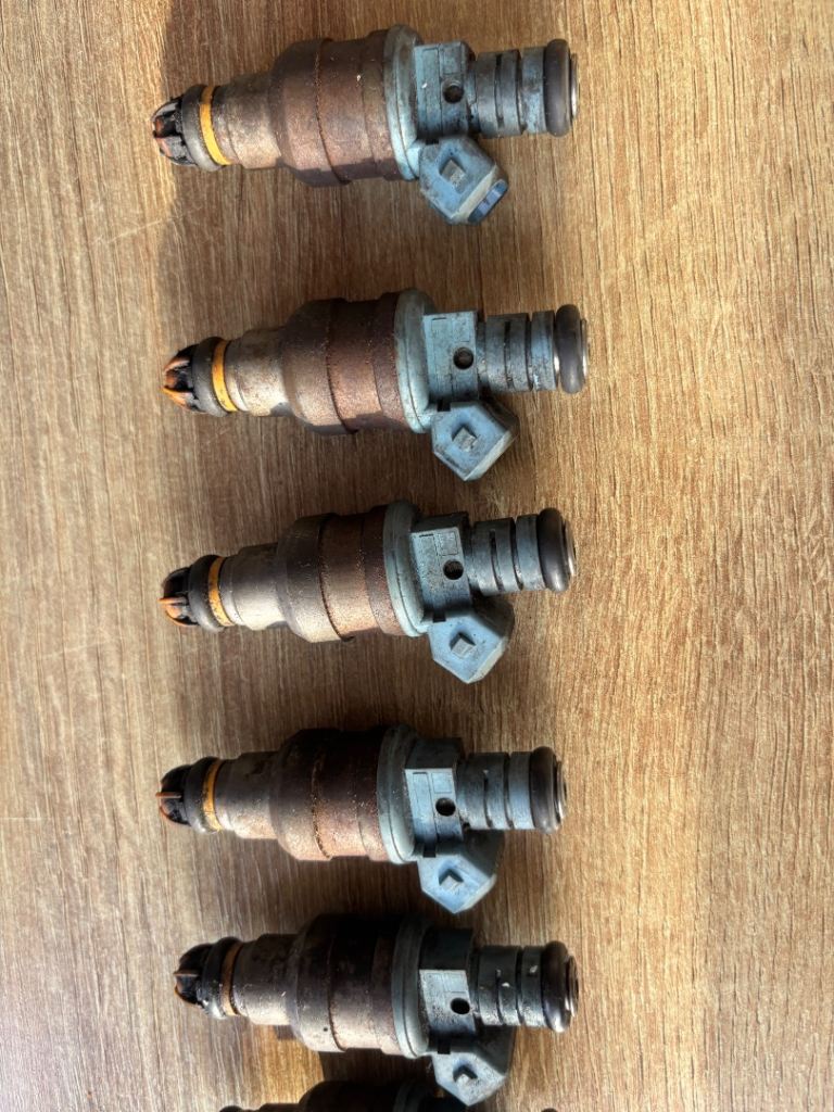 BMW E30 325i Injectors 