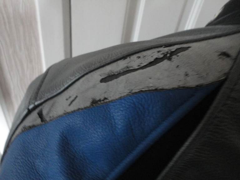 Dainese motorbike leather jacket with elbow and shoulder pads size 44 inch chest 