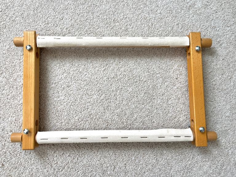 Embroidery/cross-stitch frames