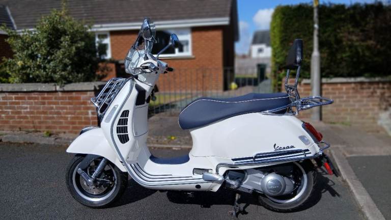 Vespa GTS 300 exceptional condition & super low mileage 