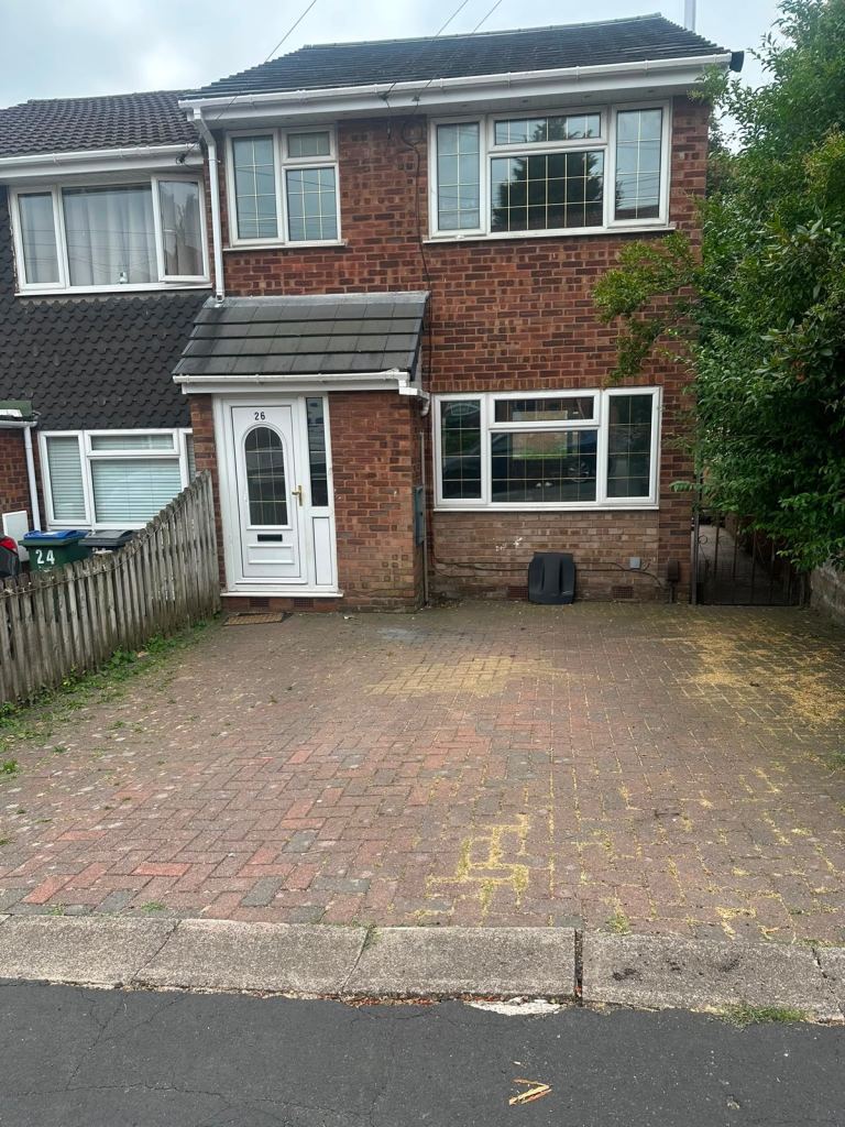 THREE BED HOUSE AVAILABLE, B69 OLDBURY.   