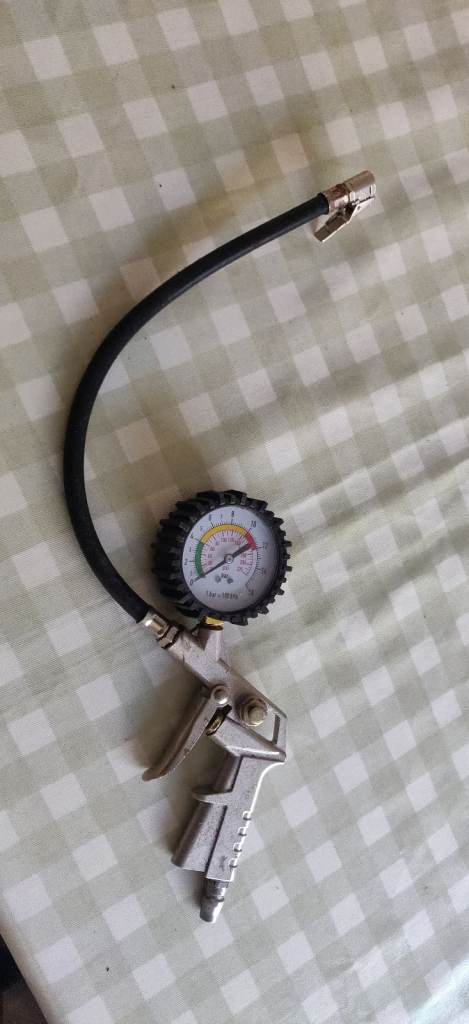 Tyre inflator 
