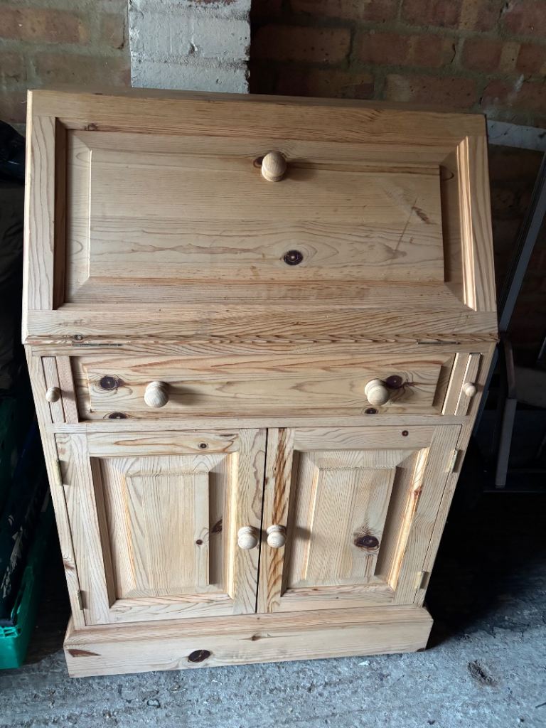 Bureau/desk 