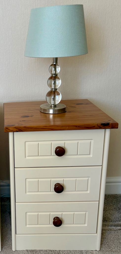 Laura Ashley lamp / side table 