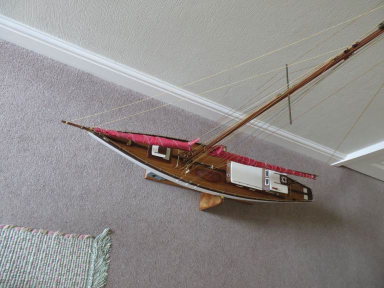 Radio Motor Yacht 40 inch long  OVN Offer immaculate condtion