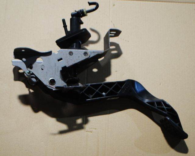 2016 MAZDA 3 1.5 SKYACTIV-D CLUTCH PEDAL ASSEMBLEY / MASTER CYLINDER KE9241300