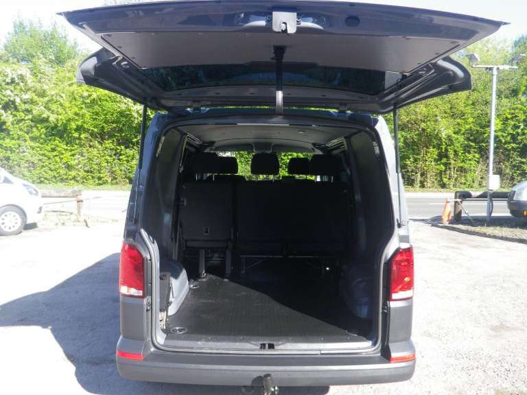 VOLKSWAGEN TRANSPORTER 2.0 TDI T32 Kombi Startline DSG Auto with VW Towbar in
