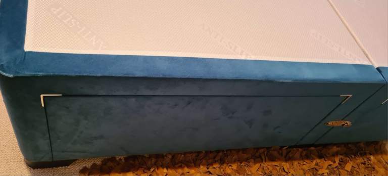 Kingsize Divan base bed with 4 storage drawers