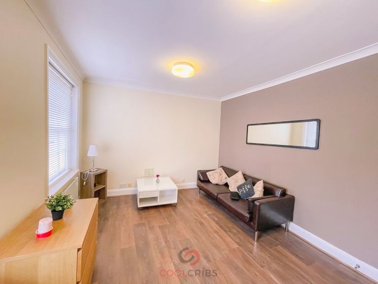 3 bed apartment  in Westbourne Crescent, Lancaster Gate, W2.-Ref: 1287