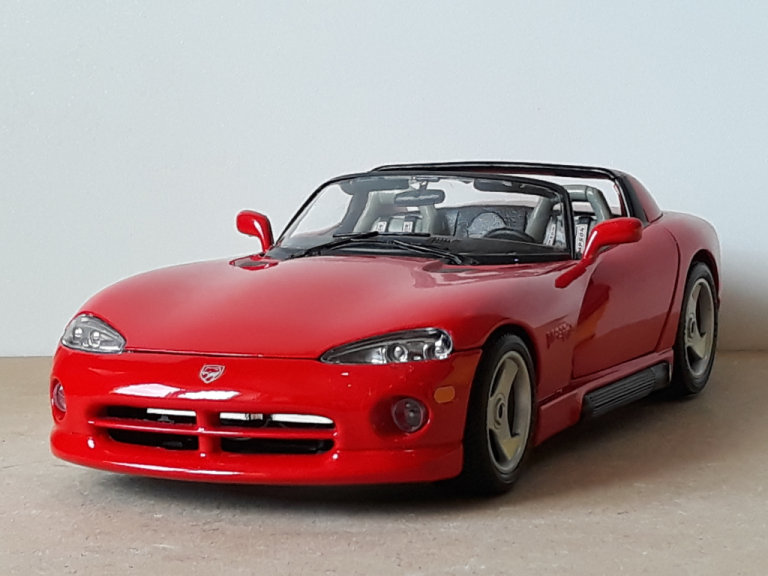 1:18 scale 1992 Dodge Viper RT/10 - Burago