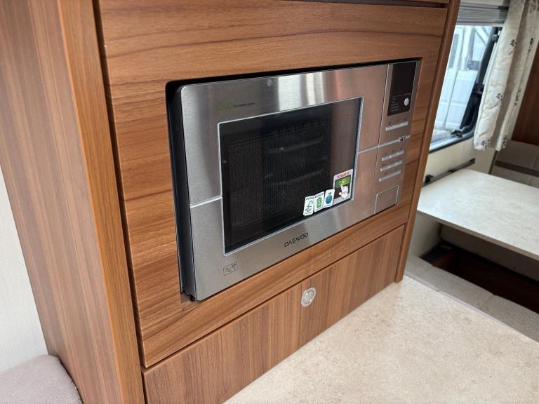 ELDDIS AFFINITY 530 - 3 BERTH CARAVAN + AIR CONDITIONING + MOTORMOVER