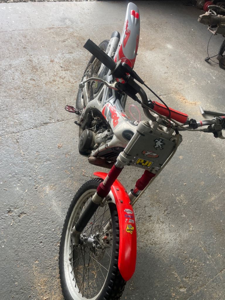 Beta rev 3 trials bike
