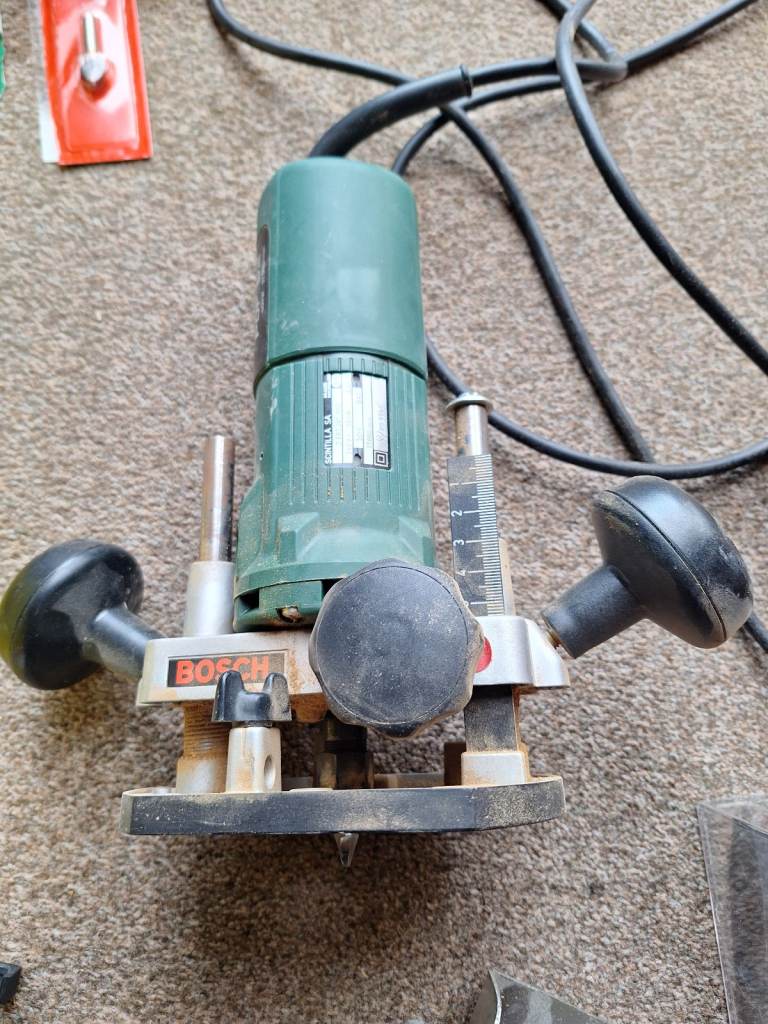Bosch POF 52 Router and router bits