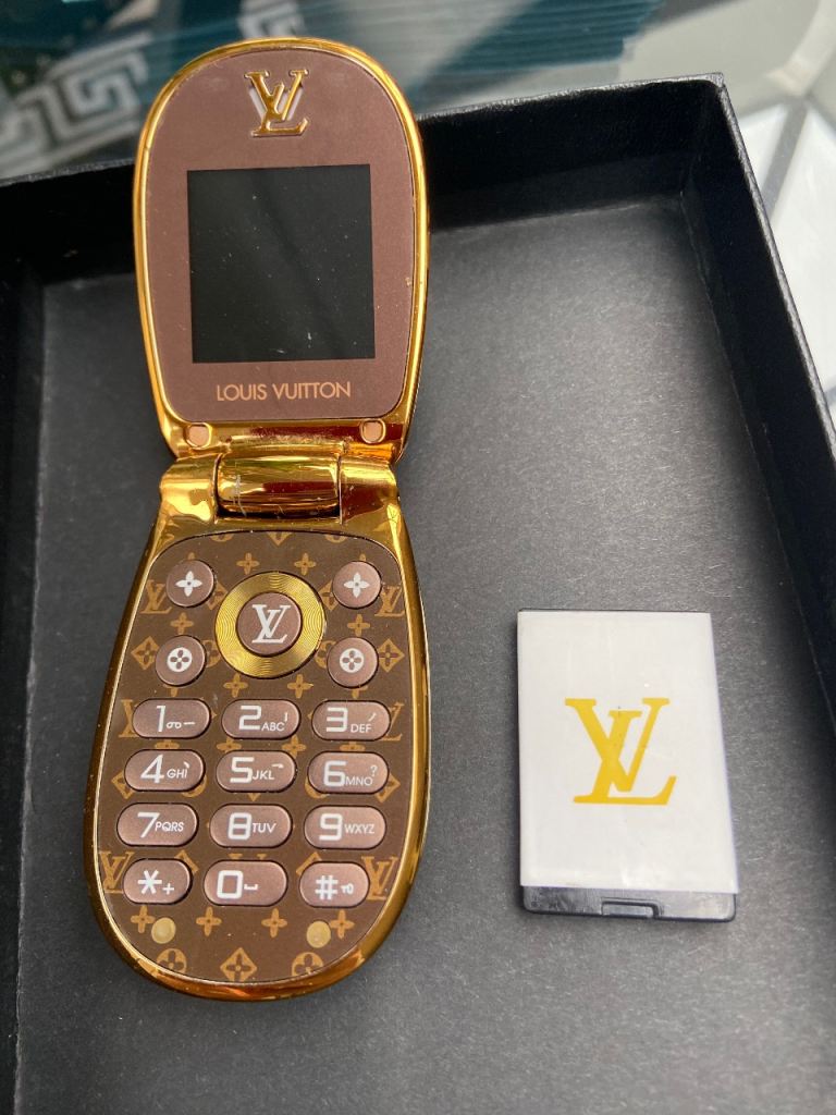 Huwai LV flip phone 