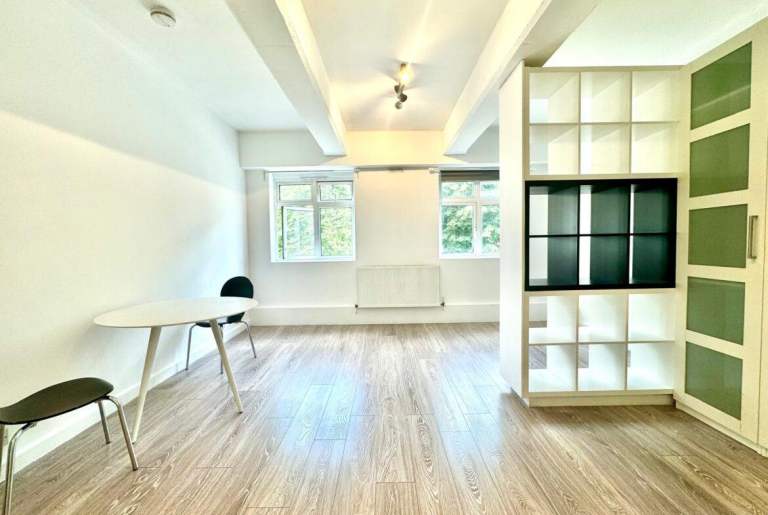  Large studio / 1 bed apartment in Benwell Rd, Islington, N7.-Ref: 679