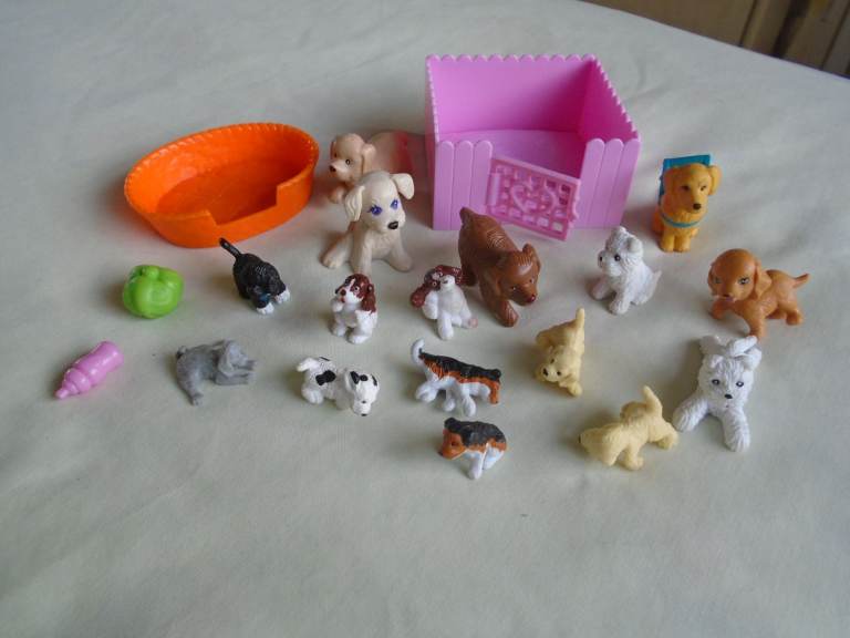 Mixed lot of Animal Hospital dog and puppy figures & accessories, child play toy 