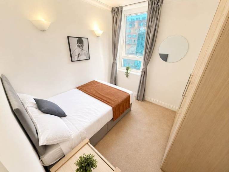 Modern Living next to Elizabeth & Jubilee Line