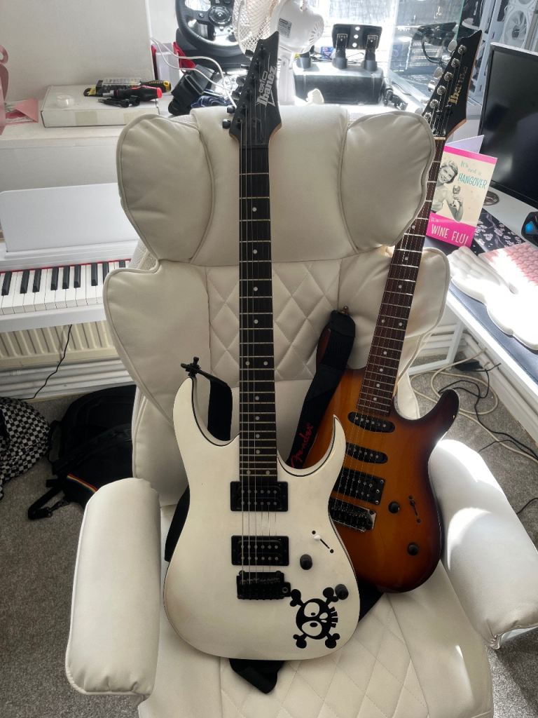 White Ibanez GIO 