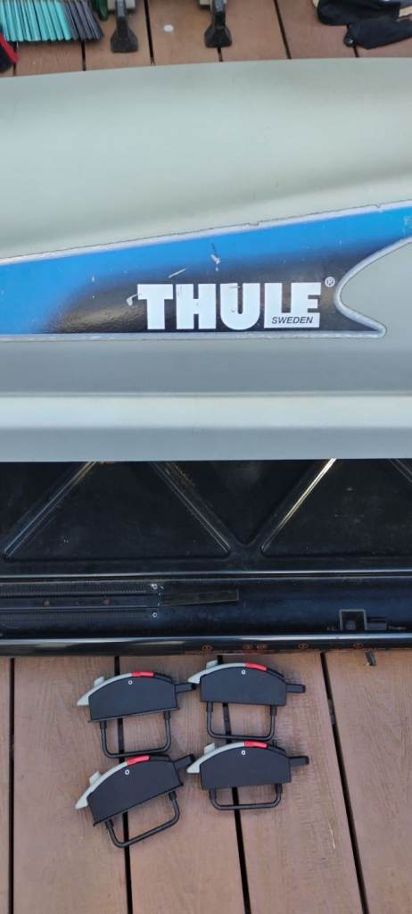 Roof Box Thule and Roof bars VGC