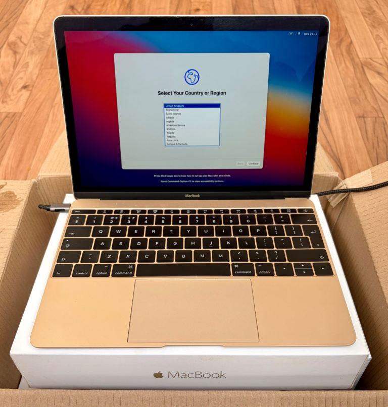 MacBook 12 inch Gold 1.1 GHz dual-coreIntel 256GB of storage