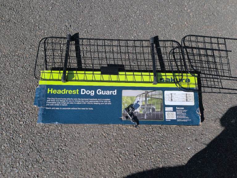 Sakura Headrest Dog Guard for Car Travel