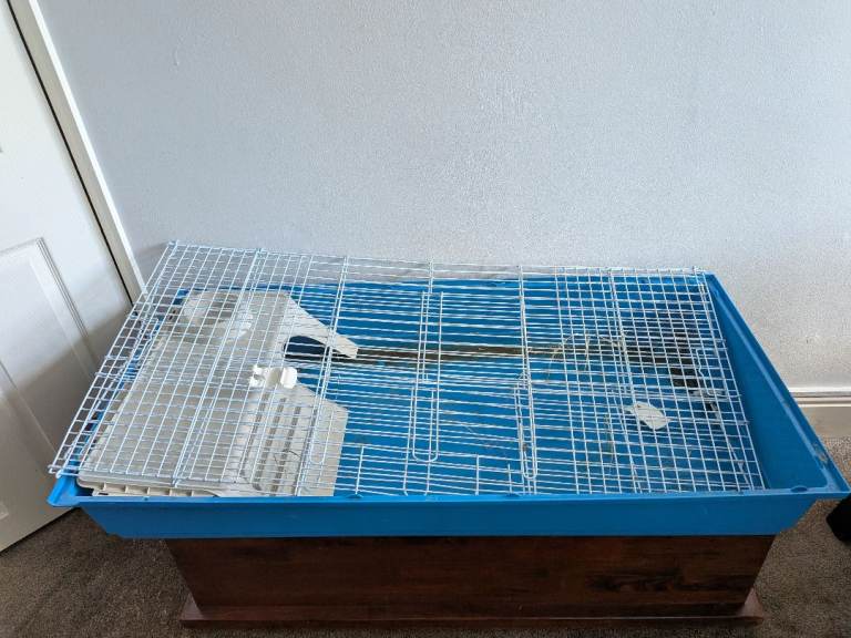 2 extra large indoor rabbit/guinea pig hutches