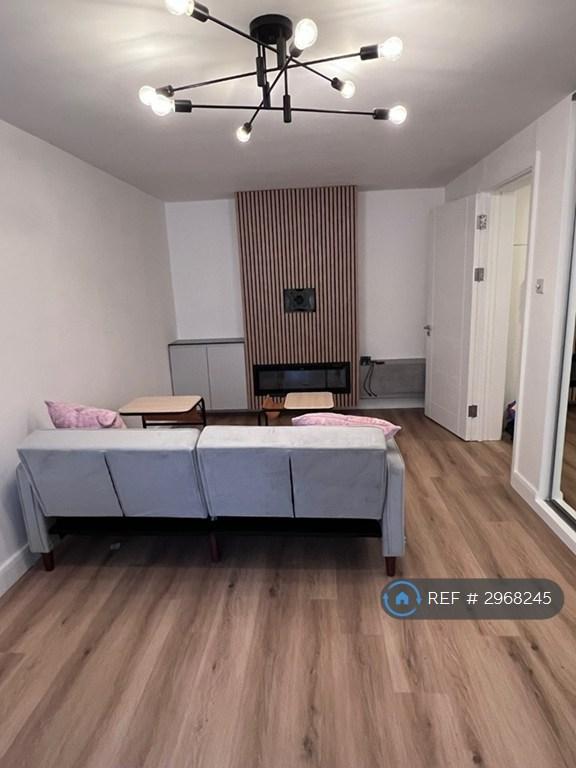 1 bedroom flat in Hornsey Lane, London, N6 (1 bed) (#2968245)