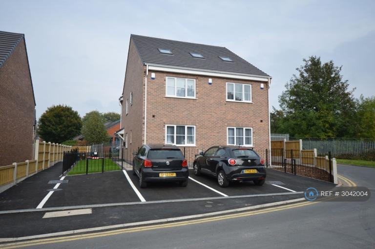 2 bedroom flat in Lyme Valley Road, Newcastle, ST5 (2 bed) (#3042004)
