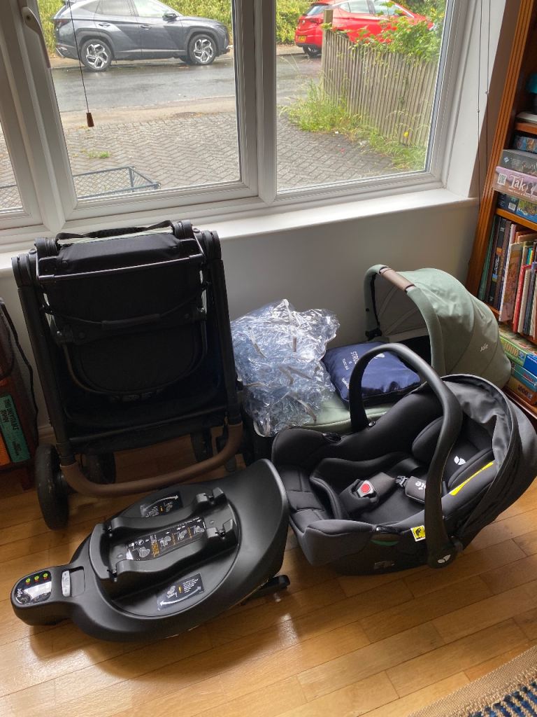 Joie Versatrax Travel System with Bassinet, Car Seat, and ISOFIX Base