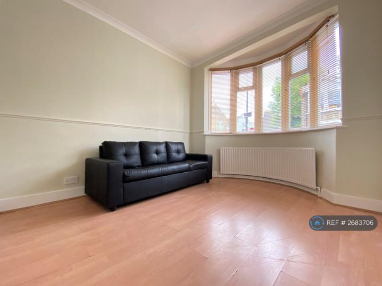 3 bedroom house in Mayville Road, London, E11 (3 bed) (#2683706)