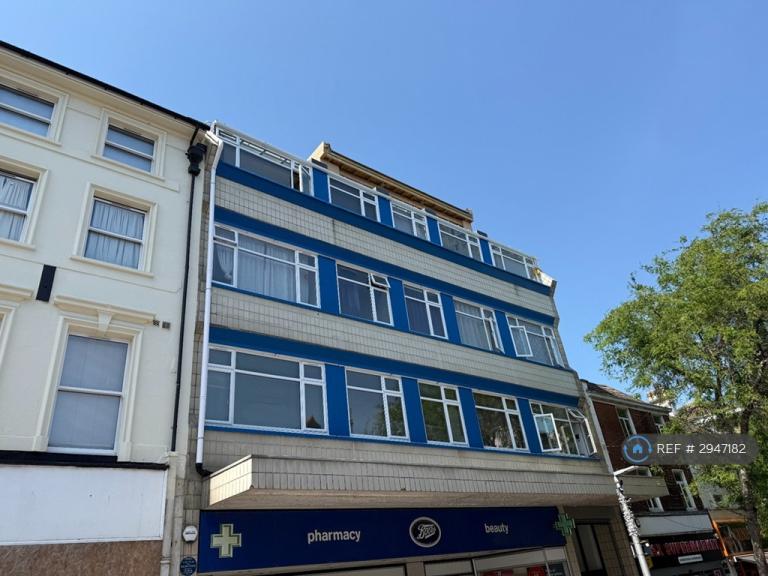 2 bedroom flat in Albion House, Folkestone, CT20 (2 bed) (#2947182)