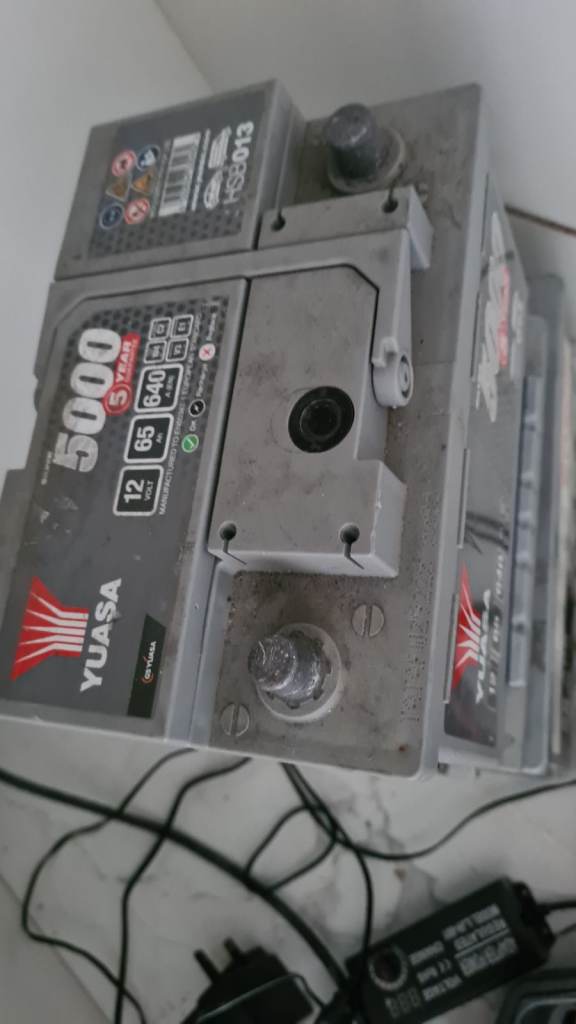 Yuasa 5000 65ah 640a battery 1 year old