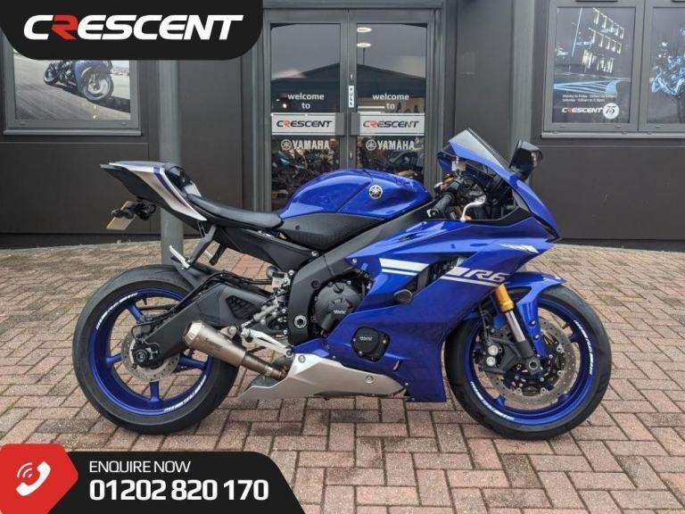 YAMAHA YZF-R6 2018 - AKRAPOVIC - GB RACING - 8 SERVICE STAMPS - R6 HSX REG PLATE