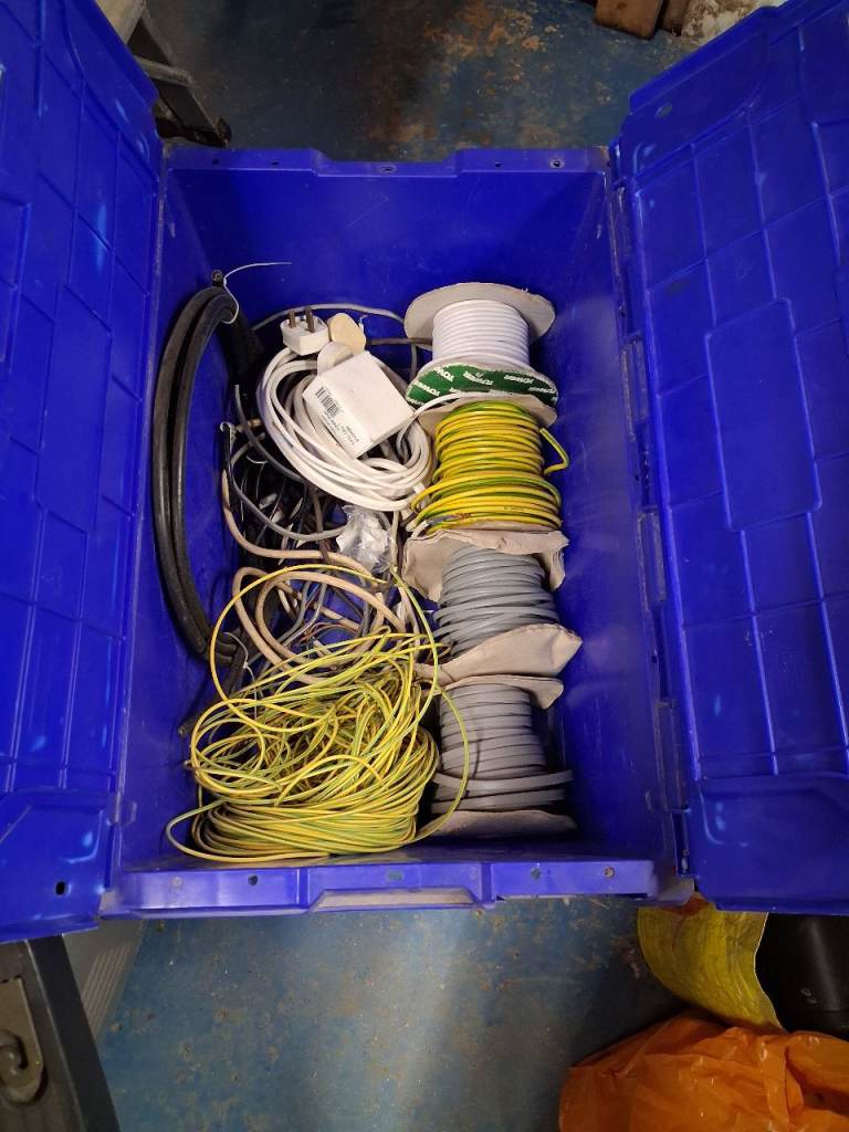 Various electrical items 