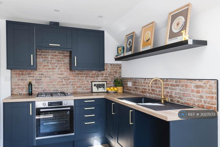 1 bedroom flat in Newport Road, Cardiff, CF24 (1 bed) (#3027073)