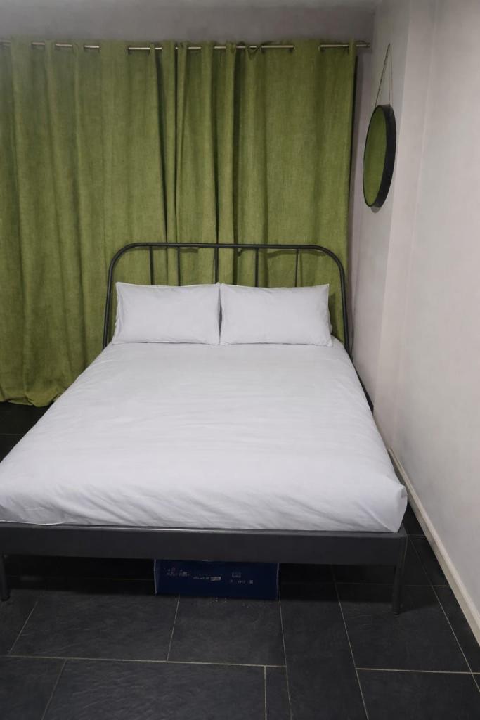 BEAUTIFUL EN SUITE ROOM IN CV6 AREA 