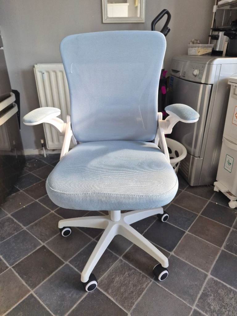Comfortable Blue Office Chair – Good Condition