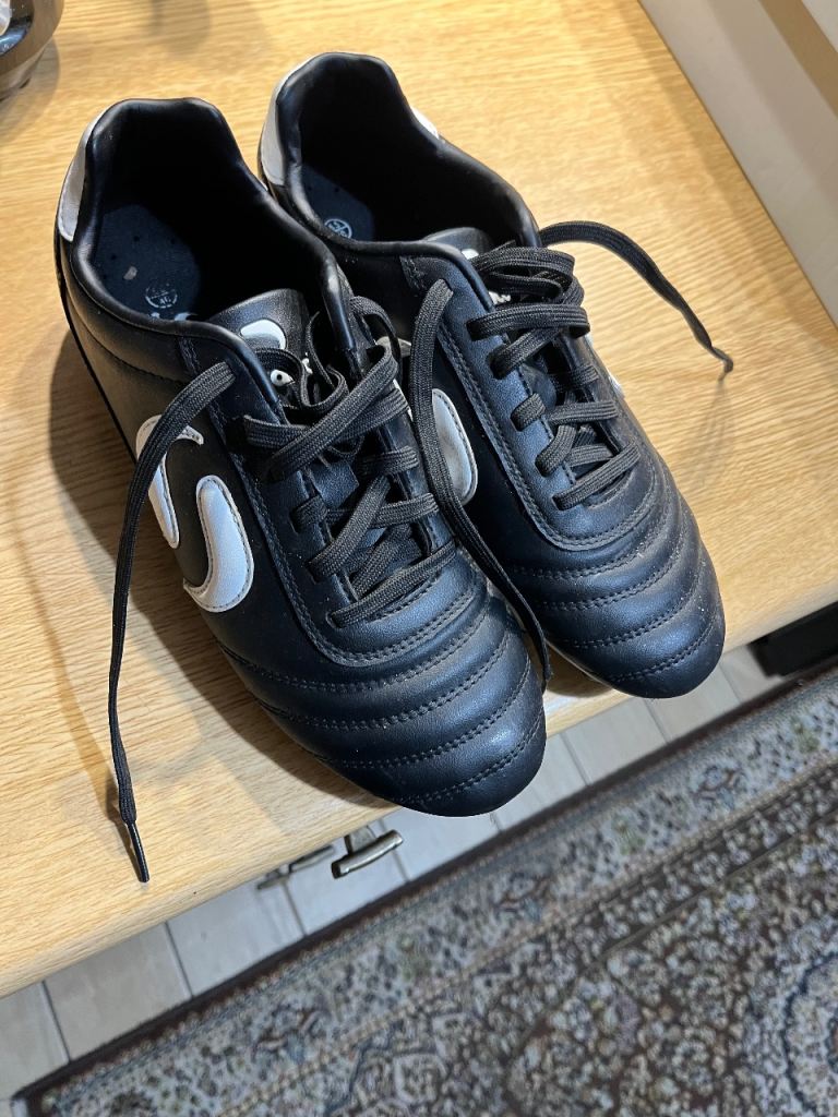 Sondico football boots size 6.5 adult or old children 