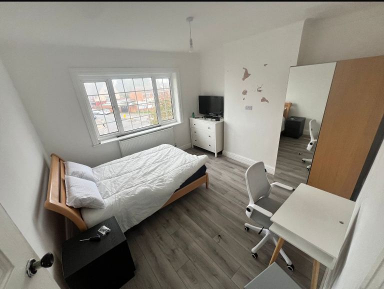 Room to rent in a shared house