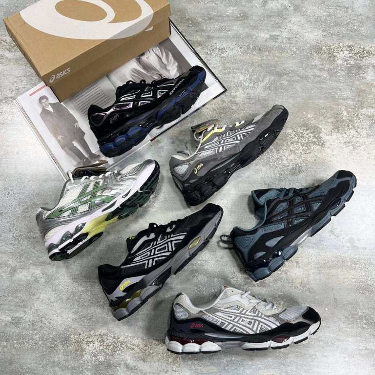 ASICS GEL-KAYANO 14 Trainers – Black/White with Yellow Accents
